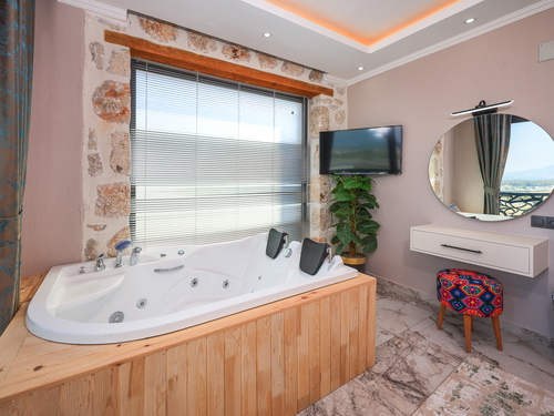  gece  -  Kasım
  | Seydikemer Karadere'de Romantik Balayı Villası: Çift Jakuzili Lüks Kaçamak